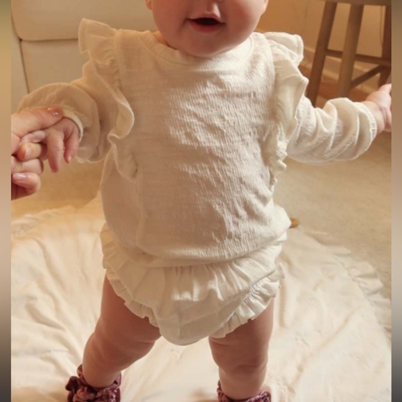 4k 
JOPGEEY Baby Girl girl size 6-9 months gauzy NWT romper - Picture 1 of 6